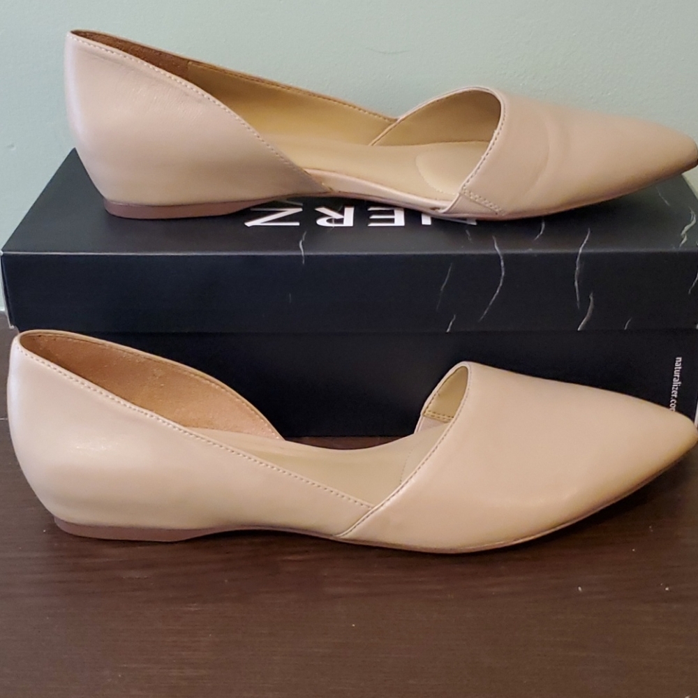 BRAND New Naturalizer Samantha flats